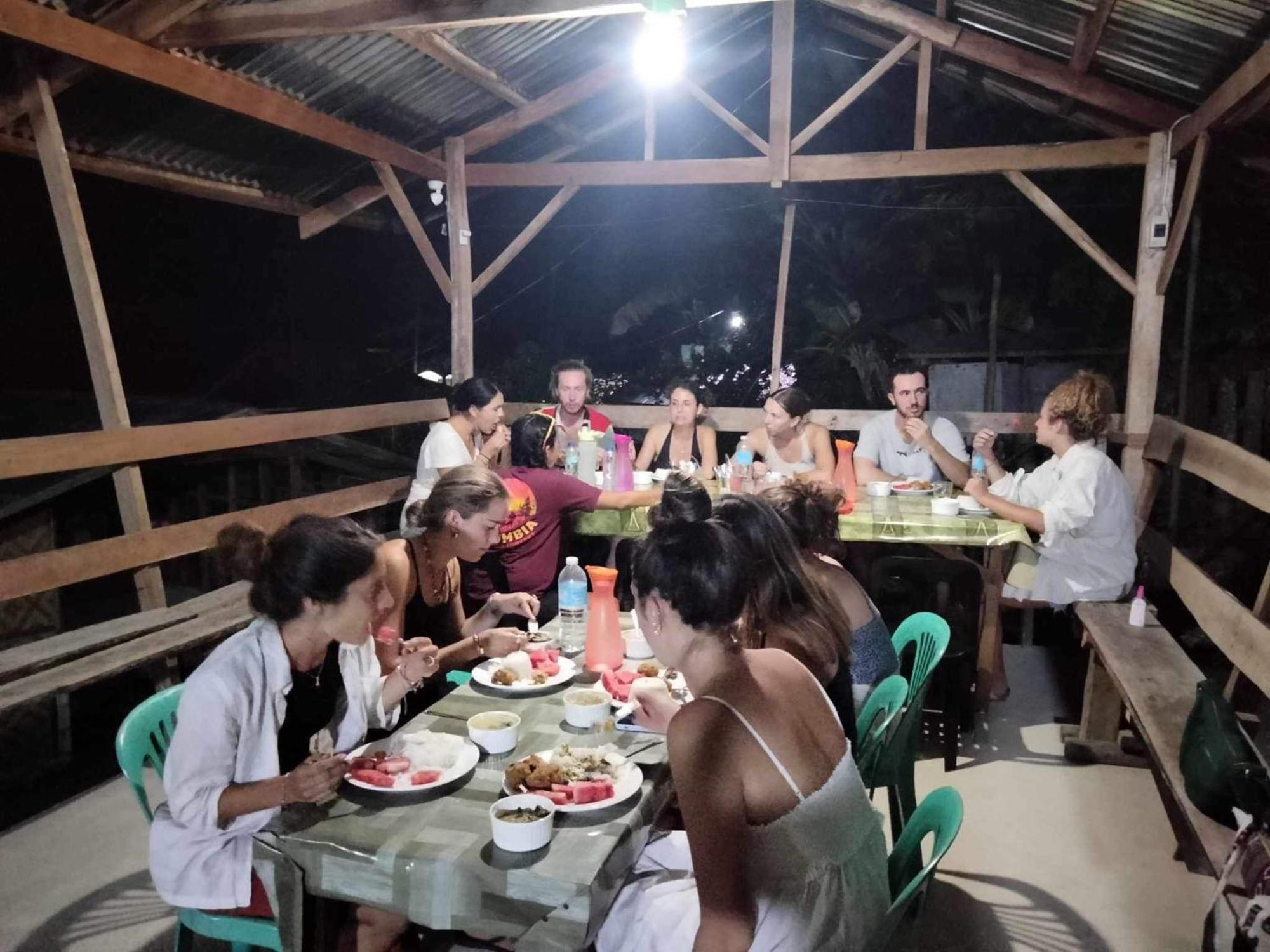Roca'S Homestay Backpackers Chalet Batuan Eksteriør billede