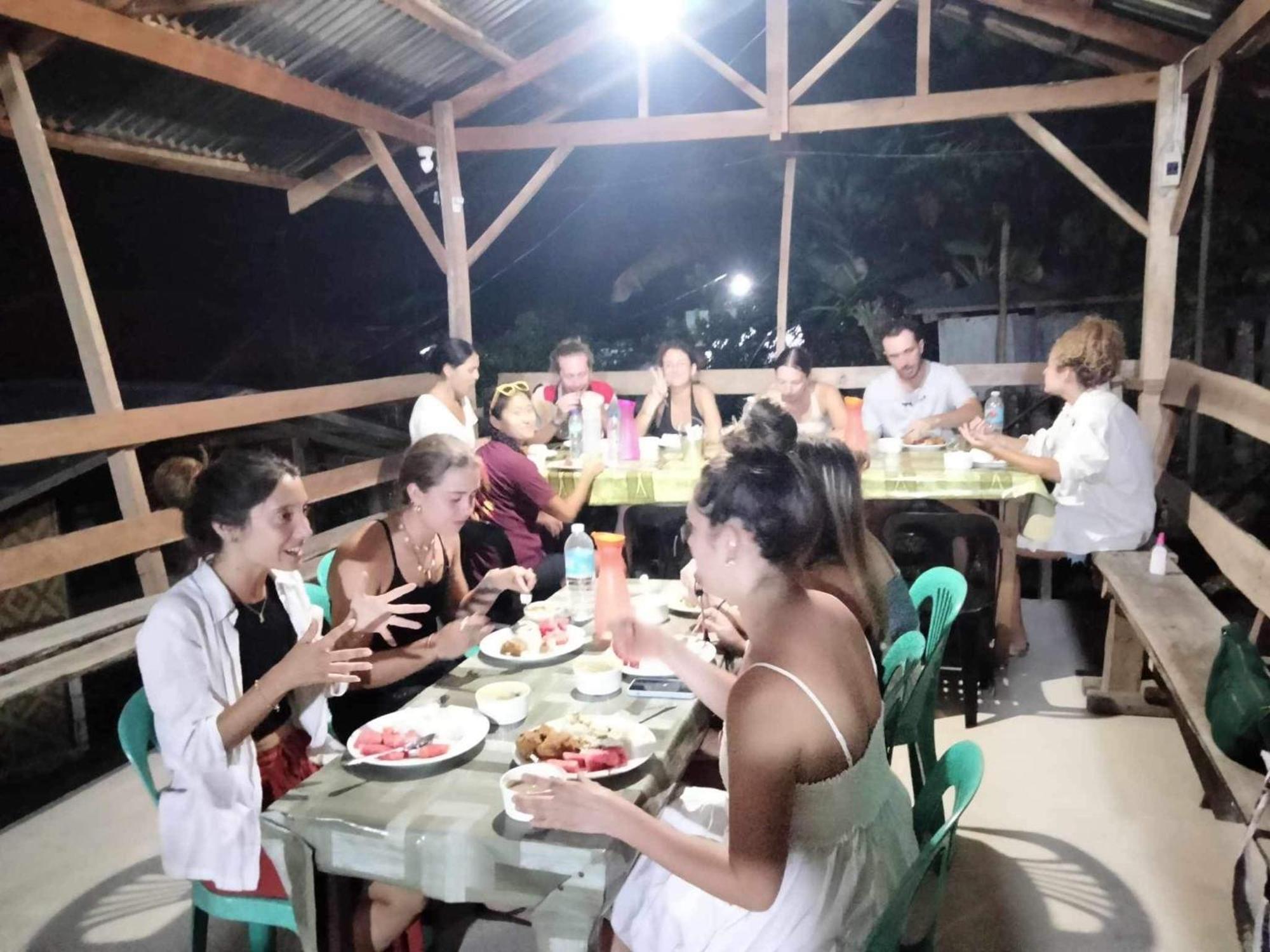 Roca'S Homestay Backpackers Chalet Batuan Eksteriør billede